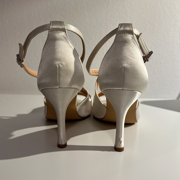 Elegant cream / white high heels - Picture 3 of 4